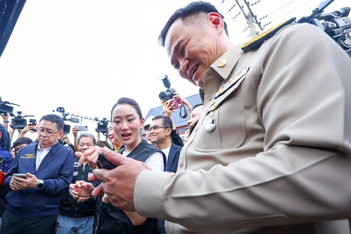 ผ่าเกมรุก‘นายกฯคู่ขนาน’ ล็อกเป้า‘แพทองธาร’ ขยี้ ‘ทักษิณ’