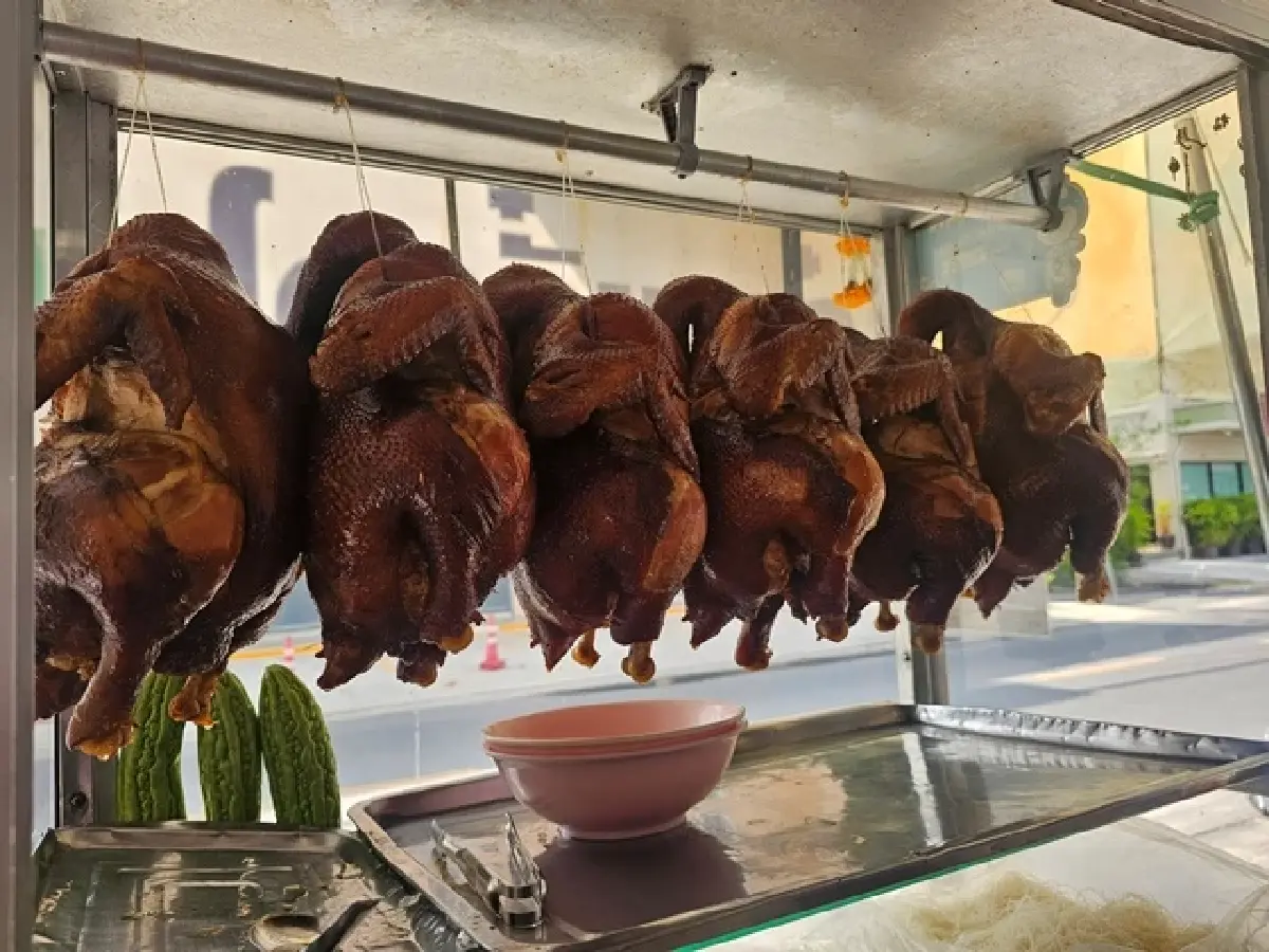 ‘ก๋วยเตี๋ยวไก่มะระ ป.6’ อร่อย แถมยัง 'ถูกและดี' มีอยู่จริง