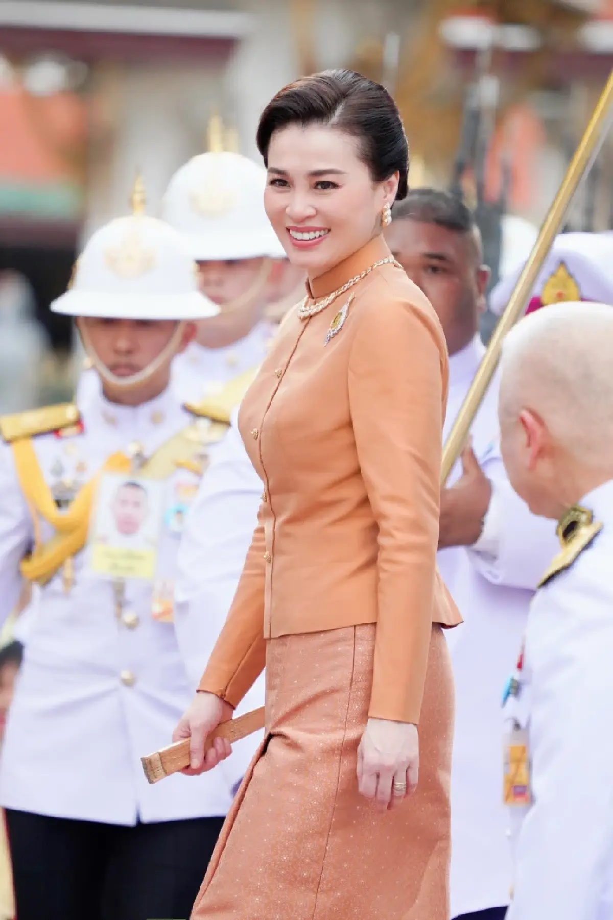 ในหลวง-พระราชินี เสด็จฯ ทรงเปลี่ยนเครื่องทรงฤดูร้อน พระแก้วมรกต