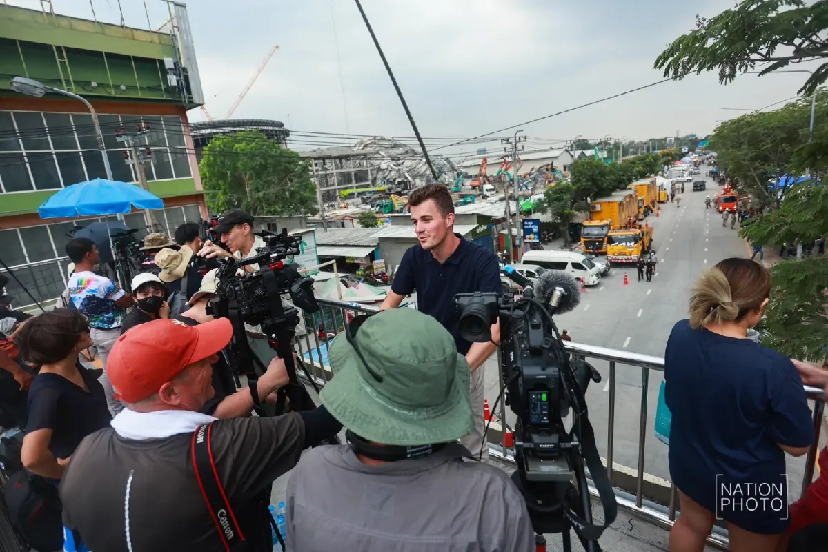 สื่อทั่วโลกเกาะติด เหตุ 'ตึกถล่ม' ยอดผู้เสียชีวิตล่าสุด 12 ราย