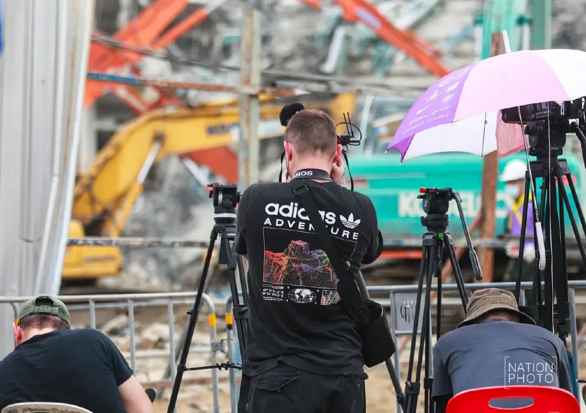 สื่อทั่วโลกเกาะติด เหตุ 'ตึกถล่ม' ยอดผู้เสียชีวิตล่าสุด 12 ราย