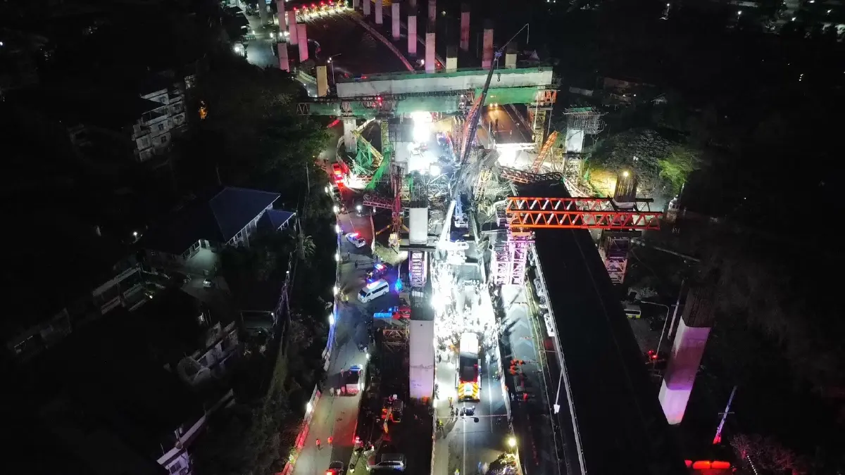 สะพานทางด่วนถล่ม ถนนพระราม 2 เสียชีวิต 7 เจ็บอื้อ เร่งหาผู้ติดค้าง