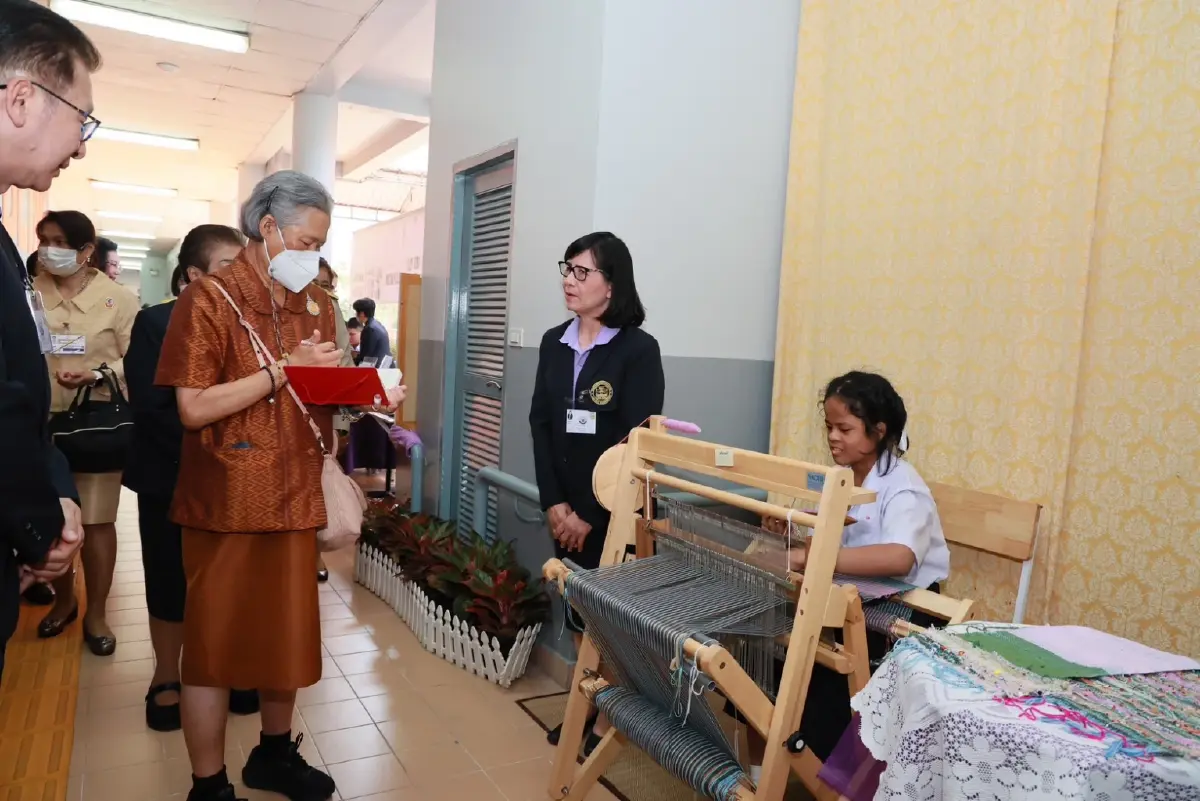 พระมหากรุณาของกรมสมเด็จพระเทพฯ พระราชทานแก่ผู้พิการทางสายตา
