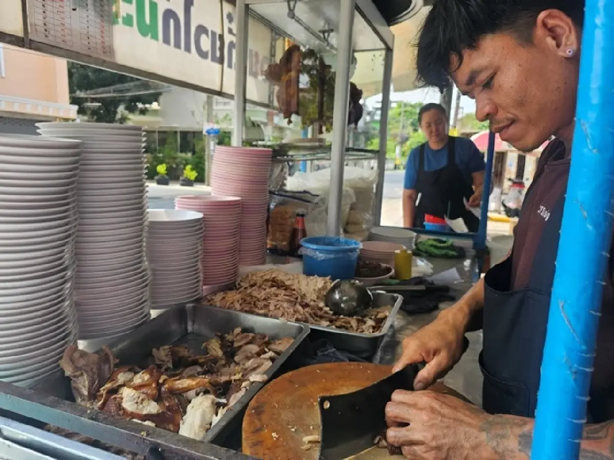 ‘ก๋วยเตี๋ยวไก่มะระ ป.6’ อร่อย แถมยัง 'ถูกและดี' มีอยู่จริง