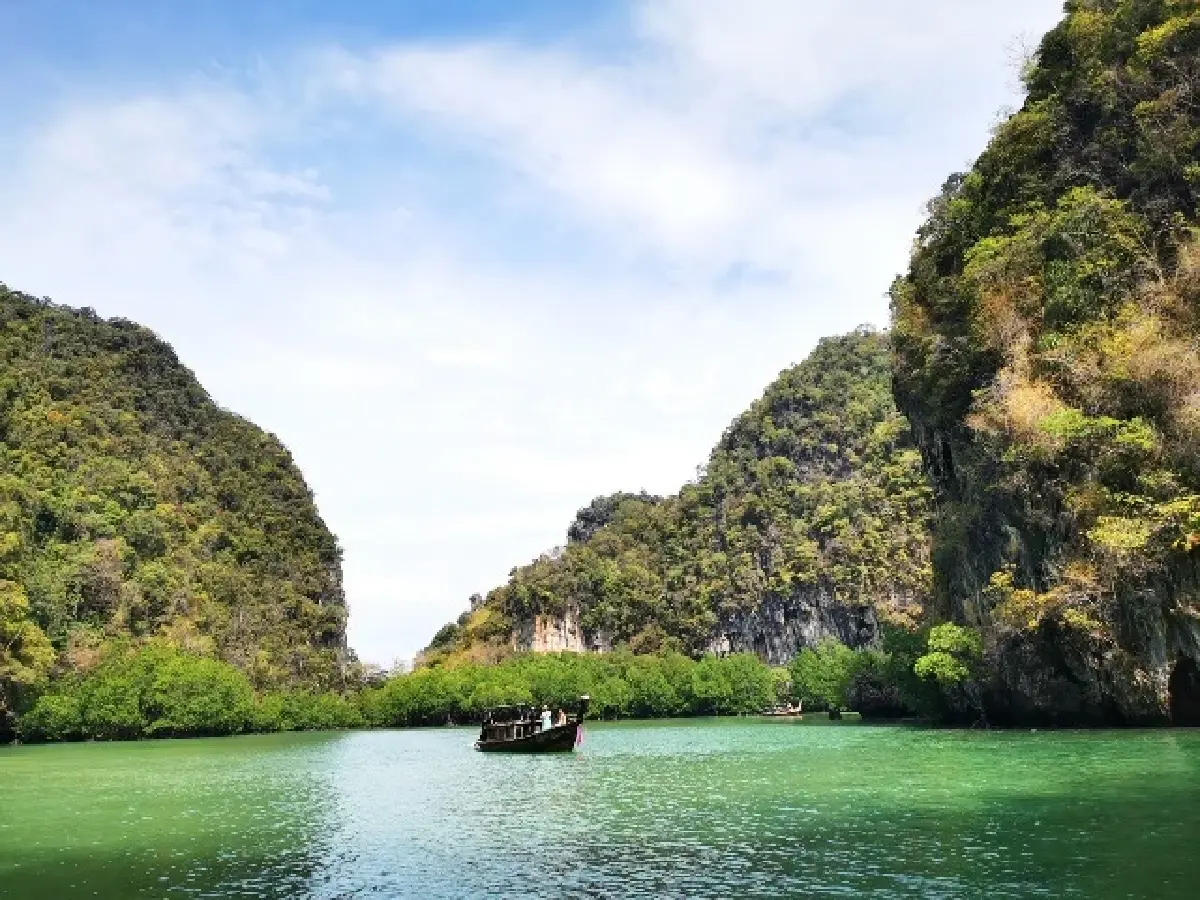 ‘เที่ยวทะเล’ ชม ความงามของสวรรค์กลางทะเล บนหอชมวิว ‘เกาะห้อง’