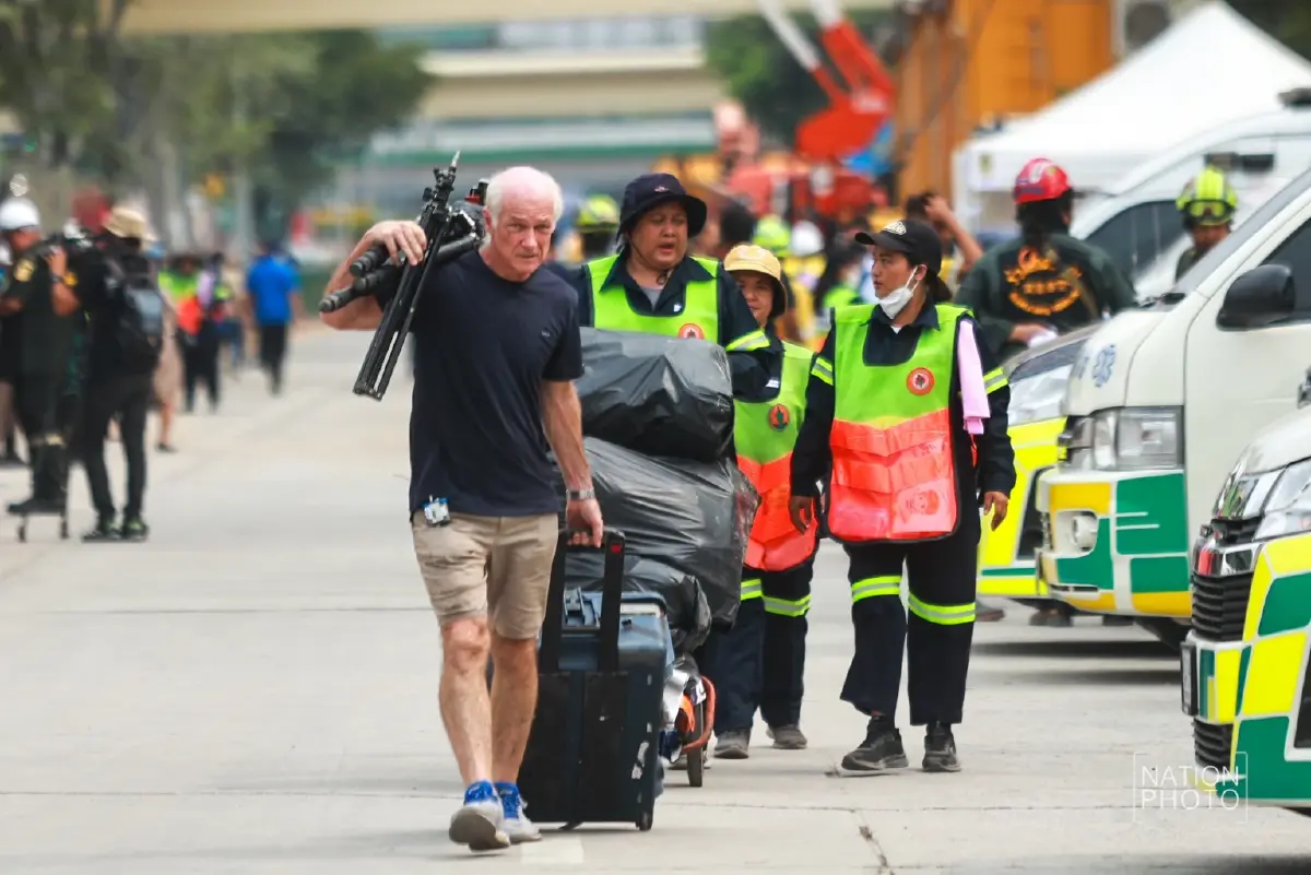 สื่อทั่วโลกเกาะติด เหตุ 'ตึกถล่ม' ยอดผู้เสียชีวิตล่าสุด 12 ราย