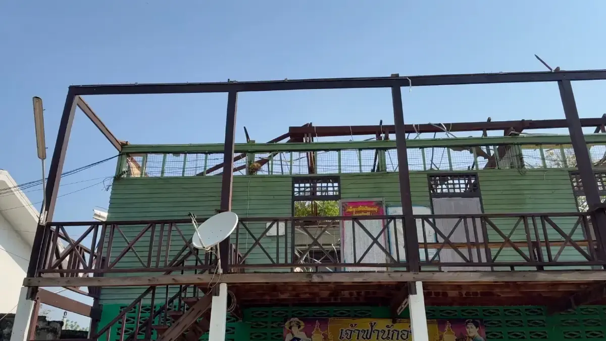 ฤทธิ์พายุฤดูร้อน โรงเรียน สั่งปิดด่วน 1 วัน อาคารเรียนหลังคาปลิวหลุด