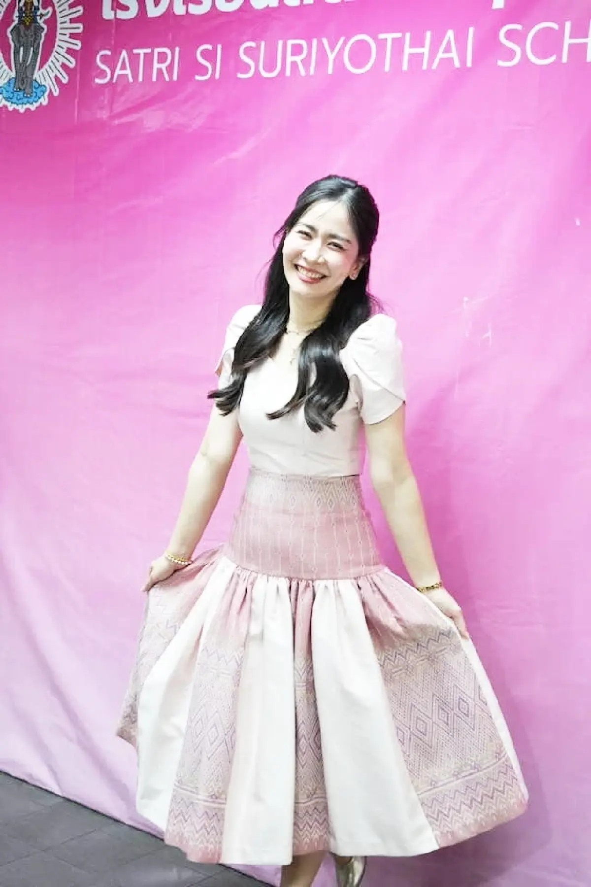 คนดัง! ผอ.พีช ศรประภา สิริภัทรวิช กับผ้าไทยใส่ให้สนุก แบบไหนยังไง