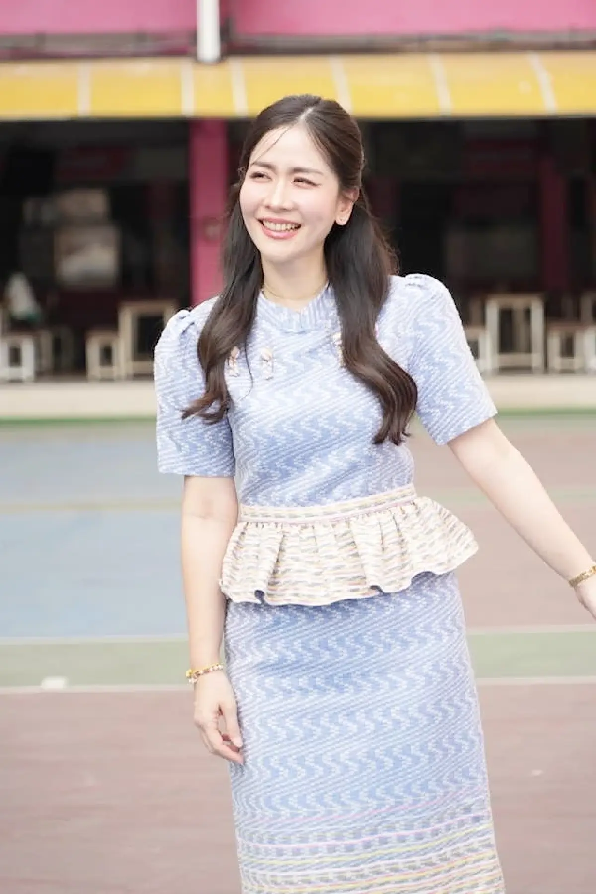 คนดัง! ผอ.พีช ศรประภา สิริภัทรวิช กับผ้าไทยใส่ให้สนุก แบบไหนยังไง