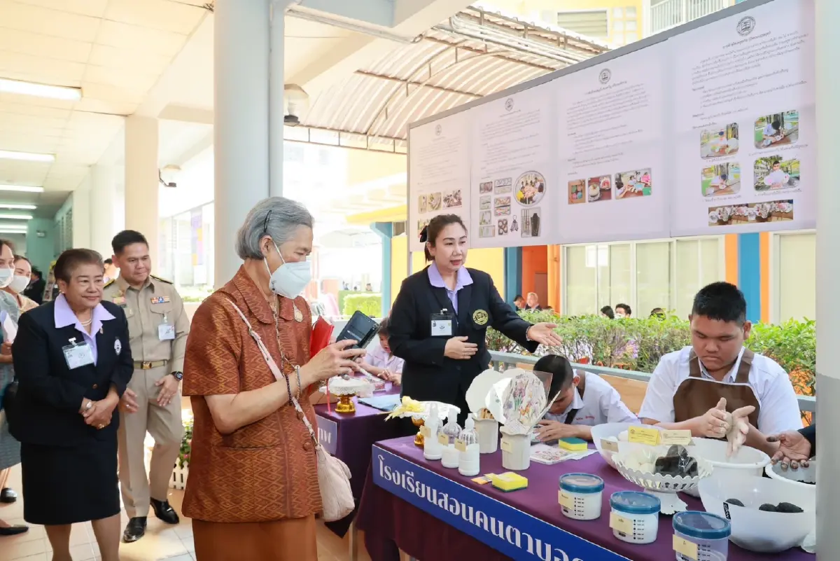 พระมหากรุณาของกรมสมเด็จพระเทพฯ พระราชทานแก่ผู้พิการทางสายตา