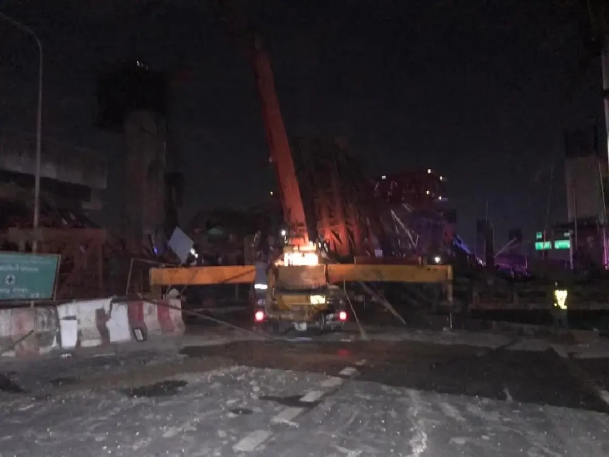 สะพานทางด่วนถล่ม ถนนพระราม 2 เสียชีวิต 7 เจ็บอื้อ เร่งหาผู้ติดค้าง