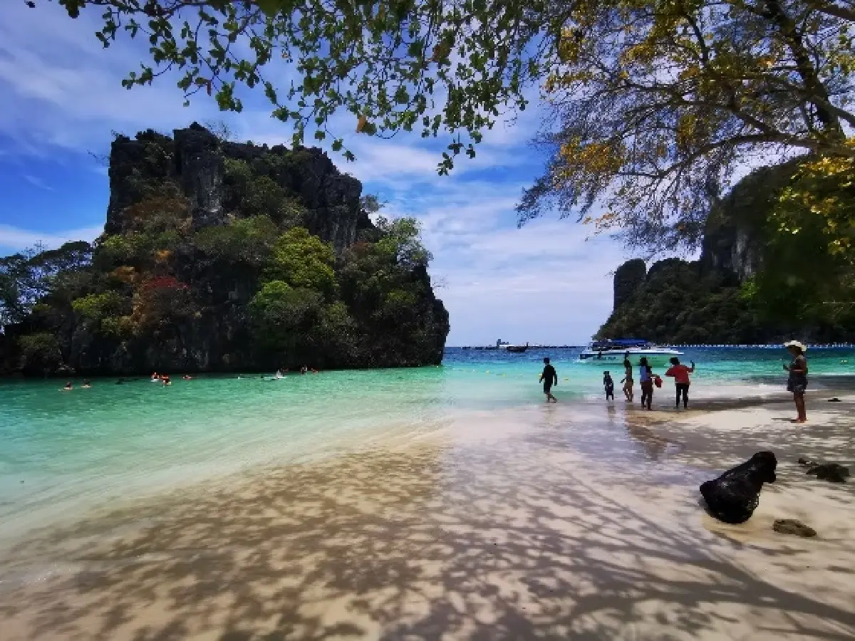 ‘เที่ยวทะเล’ ชม ความงามของสวรรค์กลางทะเล บนหอชมวิว ‘เกาะห้อง’