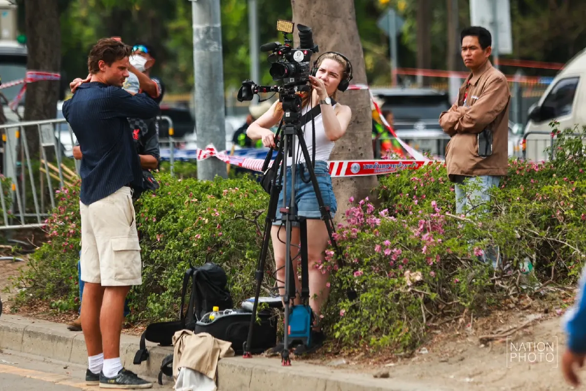 สื่อทั่วโลกเกาะติด เหตุ 'ตึกถล่ม' ยอดผู้เสียชีวิตล่าสุด 12 ราย