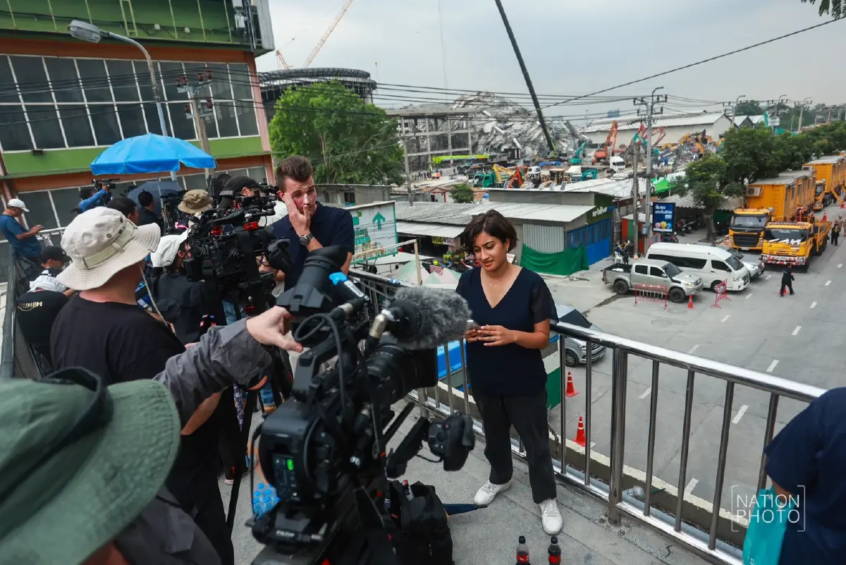 สื่อทั่วโลกเกาะติด เหตุ 'ตึกถล่ม' ยอดผู้เสียชีวิตล่าสุด 12 ราย