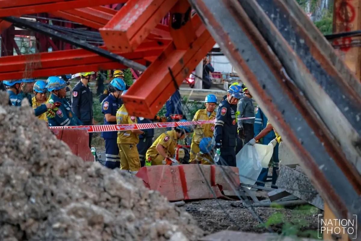 สะพานทางด่วนถล่ม ถนนพระราม 2 เสียชีวิต 7 เจ็บอื้อ เร่งหาผู้ติดค้าง