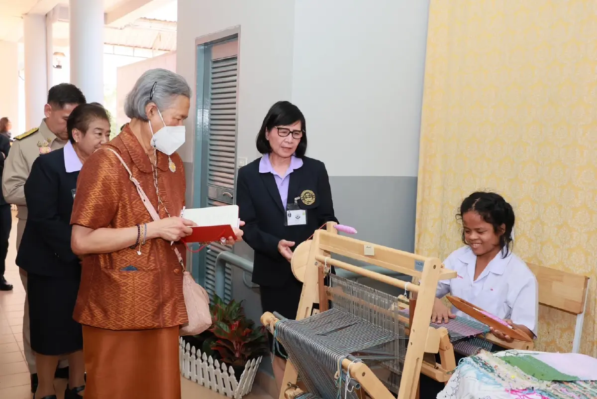 พระมหากรุณาของกรมสมเด็จพระเทพฯ พระราชทานแก่ผู้พิการทางสายตา