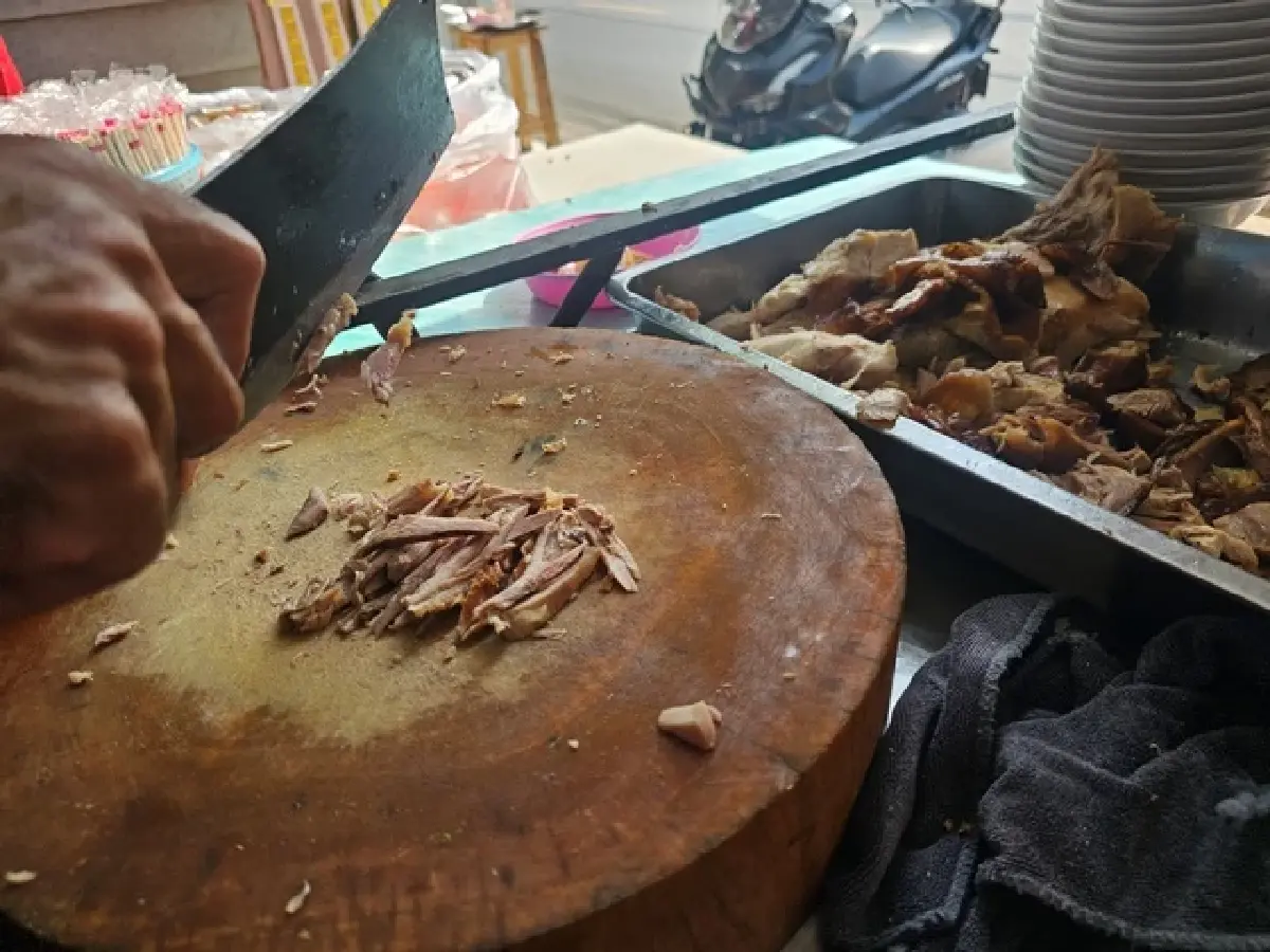 ‘ก๋วยเตี๋ยวไก่มะระ ป.6’ อร่อย แถมยัง 'ถูกและดี' มีอยู่จริง