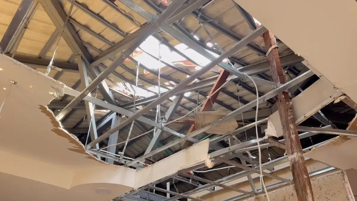 ฤทธิ์พายุฤดูร้อน โรงเรียน สั่งปิดด่วน 1 วัน อาคารเรียนหลังคาปลิวหลุด