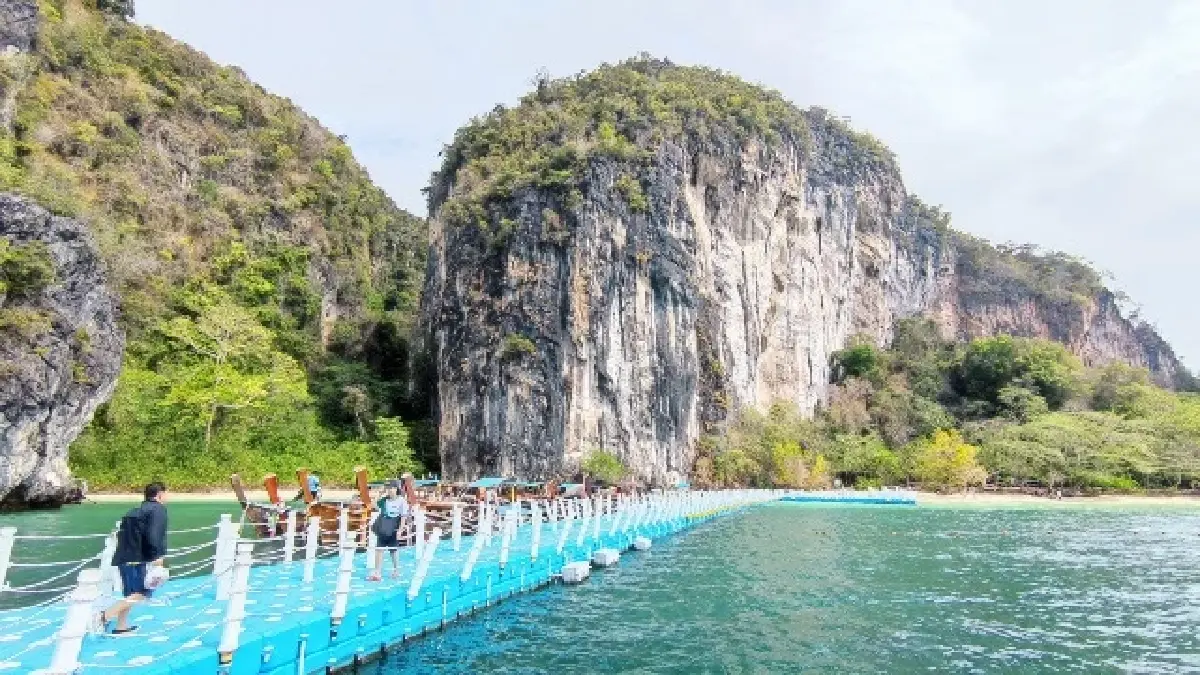 ‘เที่ยวทะเล’ ชม ความงามของสวรรค์กลางทะเล บนหอชมวิว ‘เกาะห้อง’