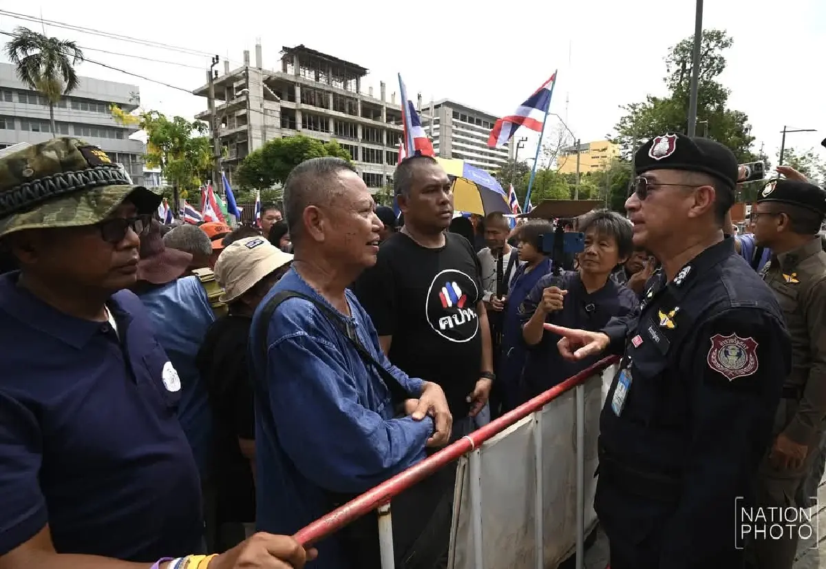 'ม็อบต้านกาสิโน' บุกสภา ค้านร่างเอ็นเตอร์เทนเมนต์คอมเพล็กซ์