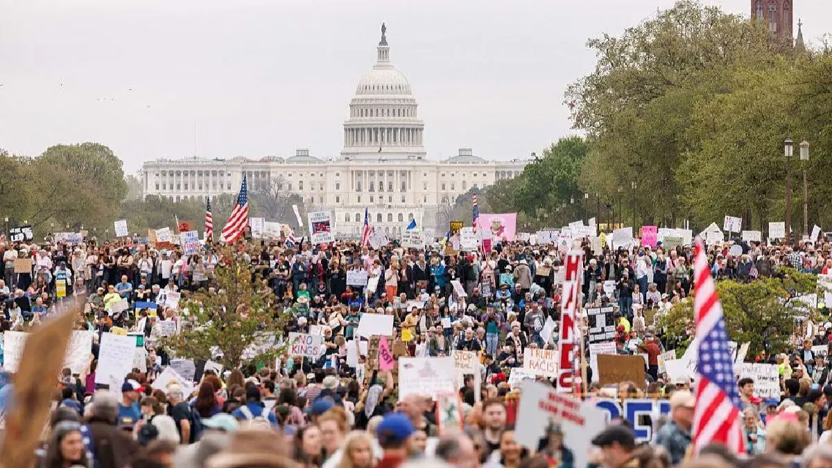 แผ่นดินร้อน ผู้ประท้วงหลายพัน ชุมนุมต่อต้าน ‘ทรัมป์’ ทั่วสหรัฐ