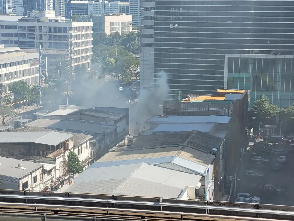 ไฟไหม้ สยามสแควร์ ซอย 6 เกิดเหตุเพลิงไหม้ อาคารพาณิชย์ 4 ชั้น