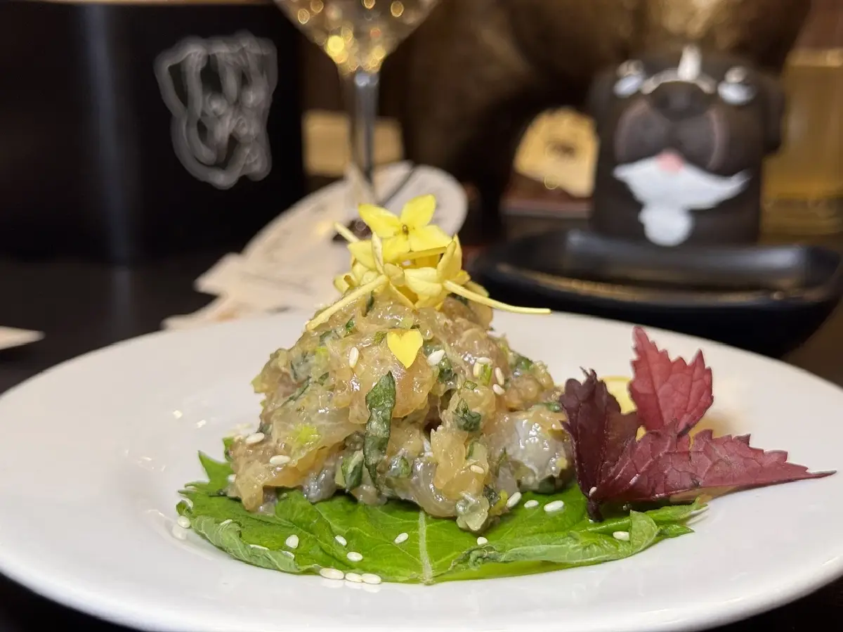 'ซาซิมิ' ปลาไทย โดยนักแล่ปลา 'เกียวทัค' กับเชฟชายร้าน 'Black Inu'