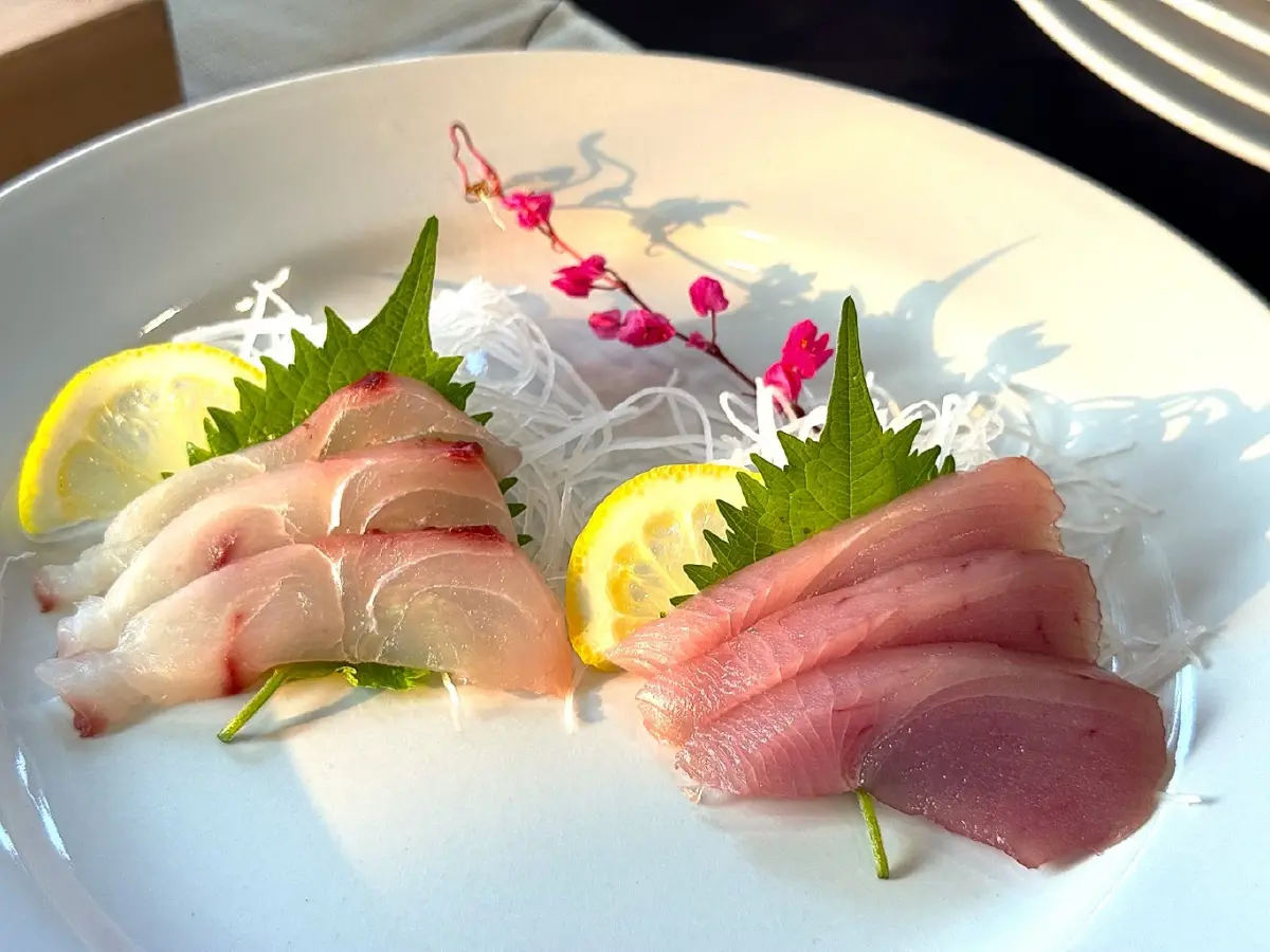 'ซาซิมิ' ปลาไทย โดยนักแล่ปลา 'เกียวทัค' กับเชฟชายร้าน 'Black Inu'