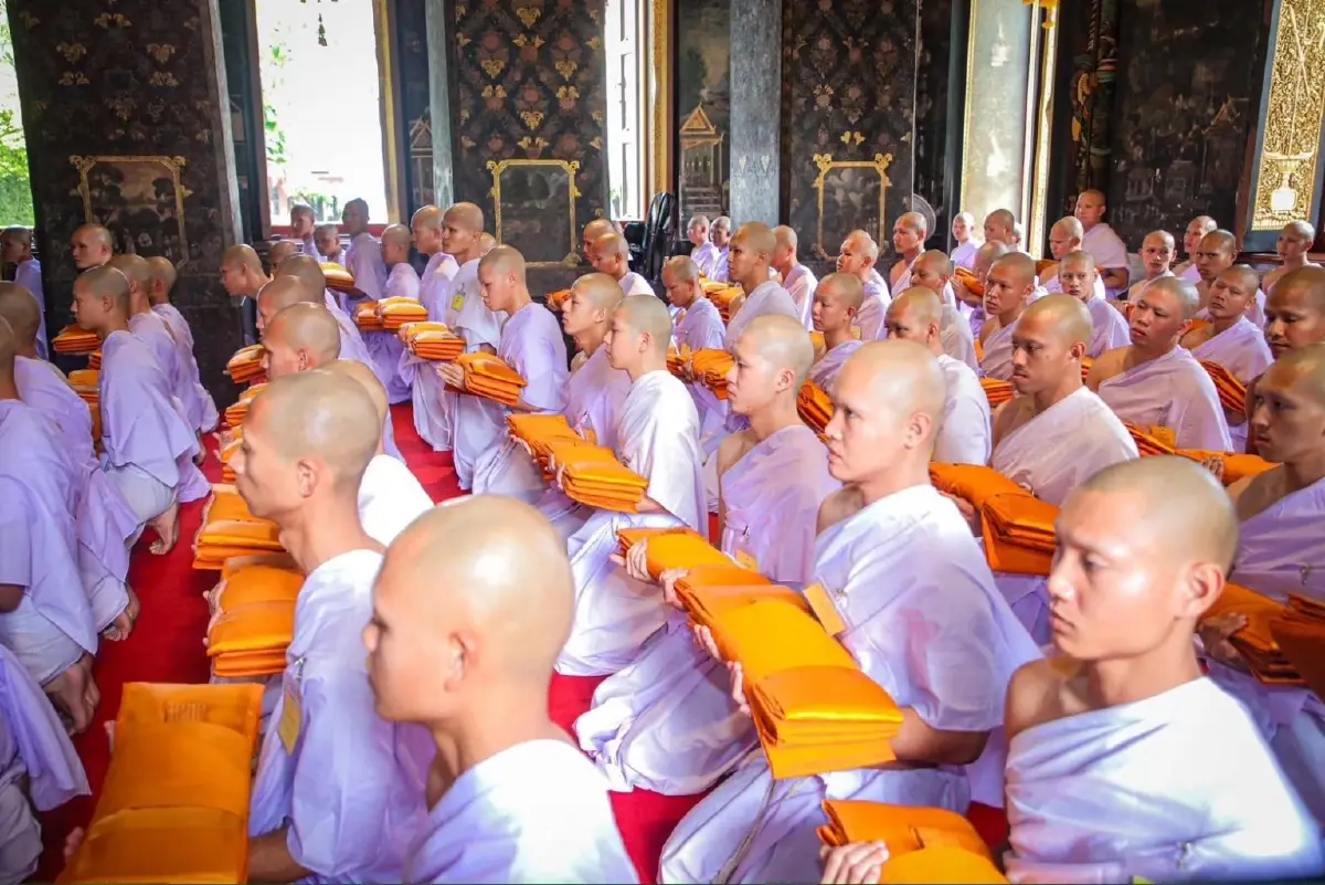 อุปสมบทหมู่ถวายพระราชกุศล 'ทูลกระหม่อมอาจารย์'ครบ 70 พรรษา