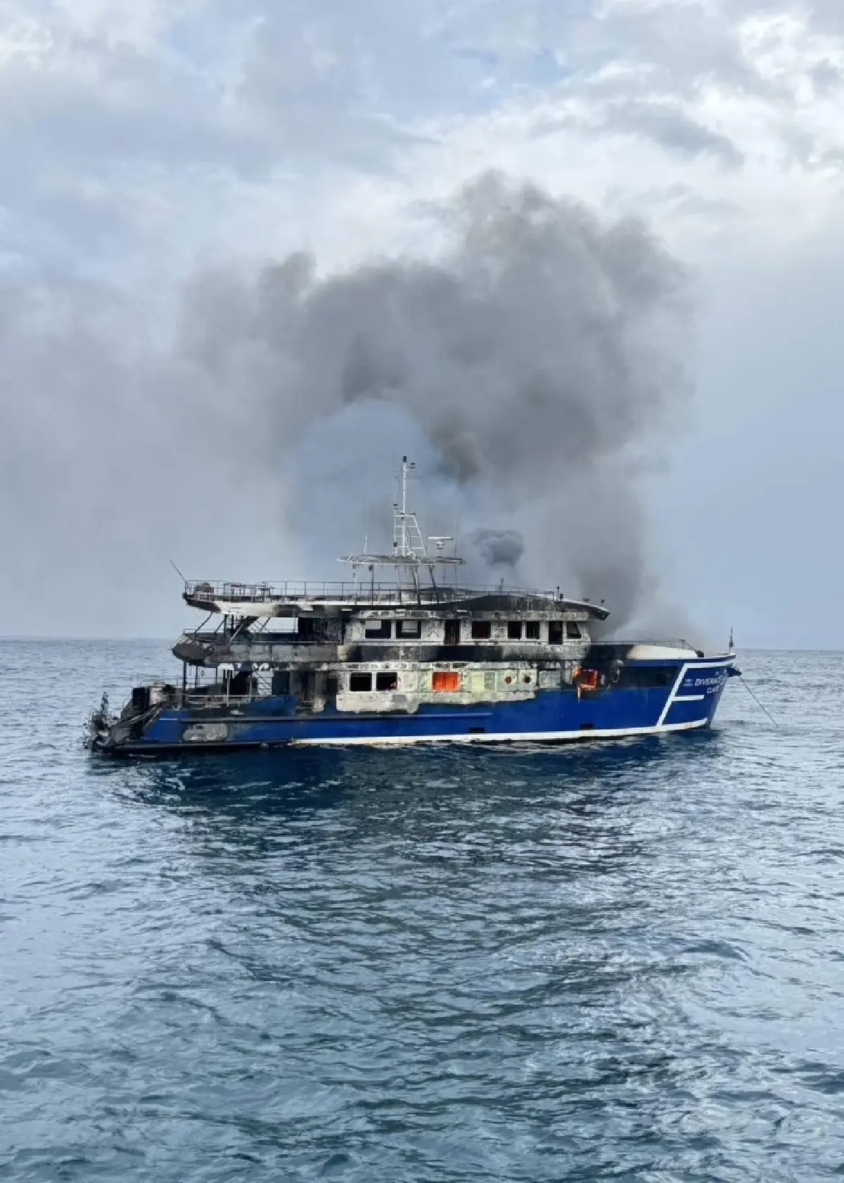 ไฟไหม้เรือท่องเที่ยวพังงา จุดดำน้ำบุญส่ง คนบนเรือ หนีตายระทึก