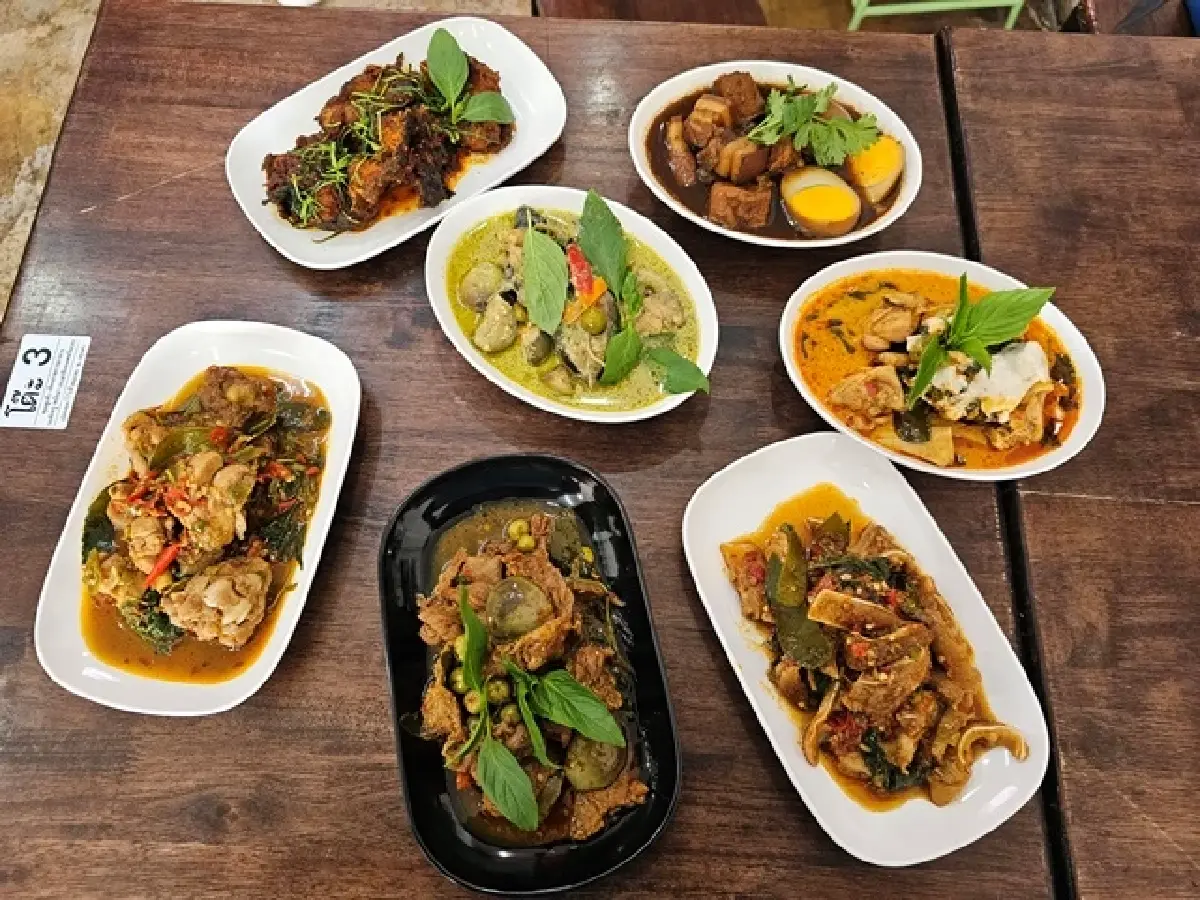 ‘ร้านตั้งใจเผ็ด’ ข้าวแกงเงินล้าน ป๋าชาญ พิจิตร อร่อย ไม่เหมือนใคร