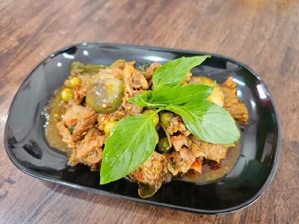 ‘ร้านตั้งใจเผ็ด’ ข้าวแกงเงินล้าน ป๋าชาญ พิจิตร อร่อย ไม่เหมือนใคร