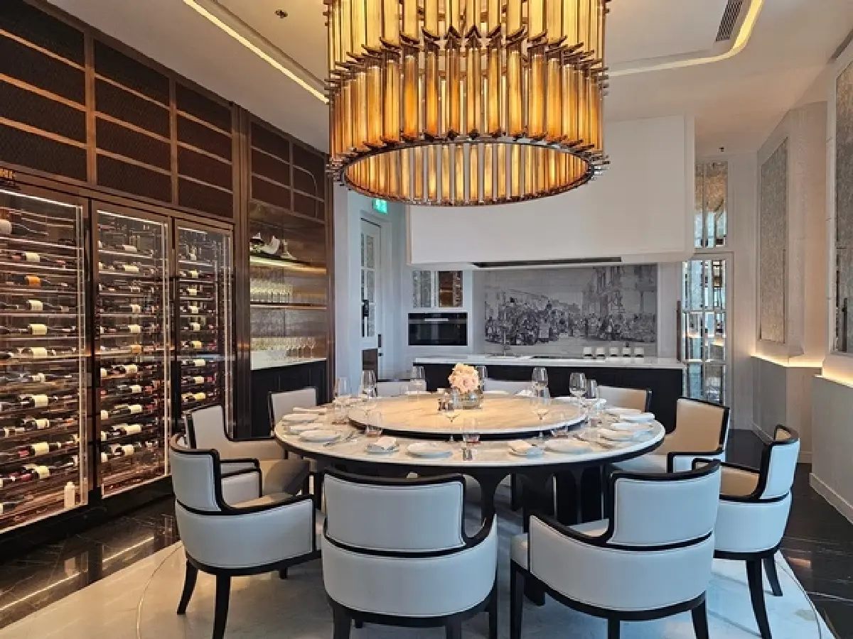 ‘เซตอาหารกลางวัน’ ที่ Lily’s ห้องอาหารสุดชิค ‘วิวสวนลุมพินี’