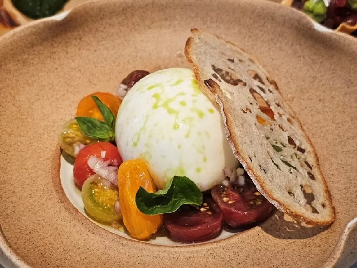 ‘เซตอาหารกลางวัน’ ที่ Lily’s ห้องอาหารสุดชิค ‘วิวสวนลุมพินี’