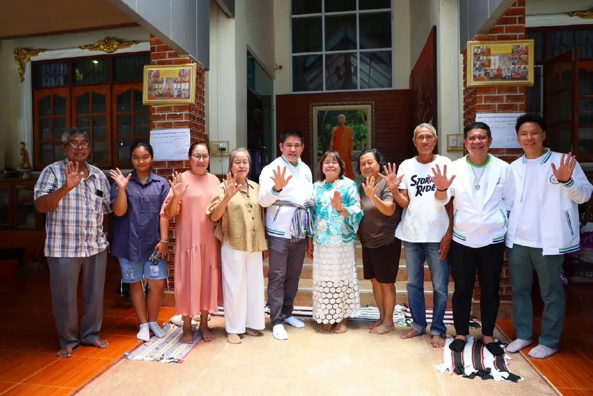 ‘ธรรมนัส’ ล้อมวงกินน้ำชา ชาวบ้าน ช่วย บิ๊กโอ หาเสียง นครศรีฯ เขต8