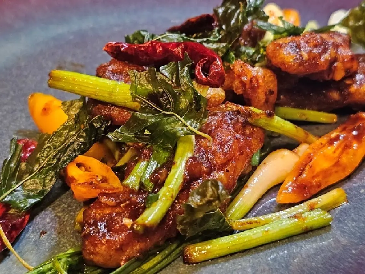 ‘ข้าวแช่’ ตำรับชาววัง สูตร กว่า 30 ปี  โดย ‘เชฟวรินธร สัมฤทธิ์ผล’