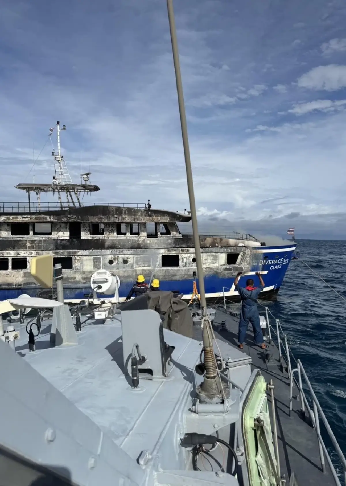 ไฟไหม้เรือท่องเที่ยวพังงา จุดดำน้ำบุญส่ง คนบนเรือ หนีตายระทึก