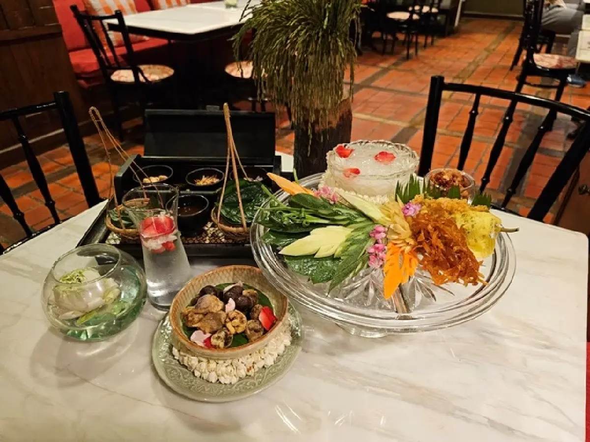 ‘ข้าวแช่’ ตำรับชาววัง สูตร กว่า 30 ปี  โดย ‘เชฟวรินธร สัมฤทธิ์ผล’