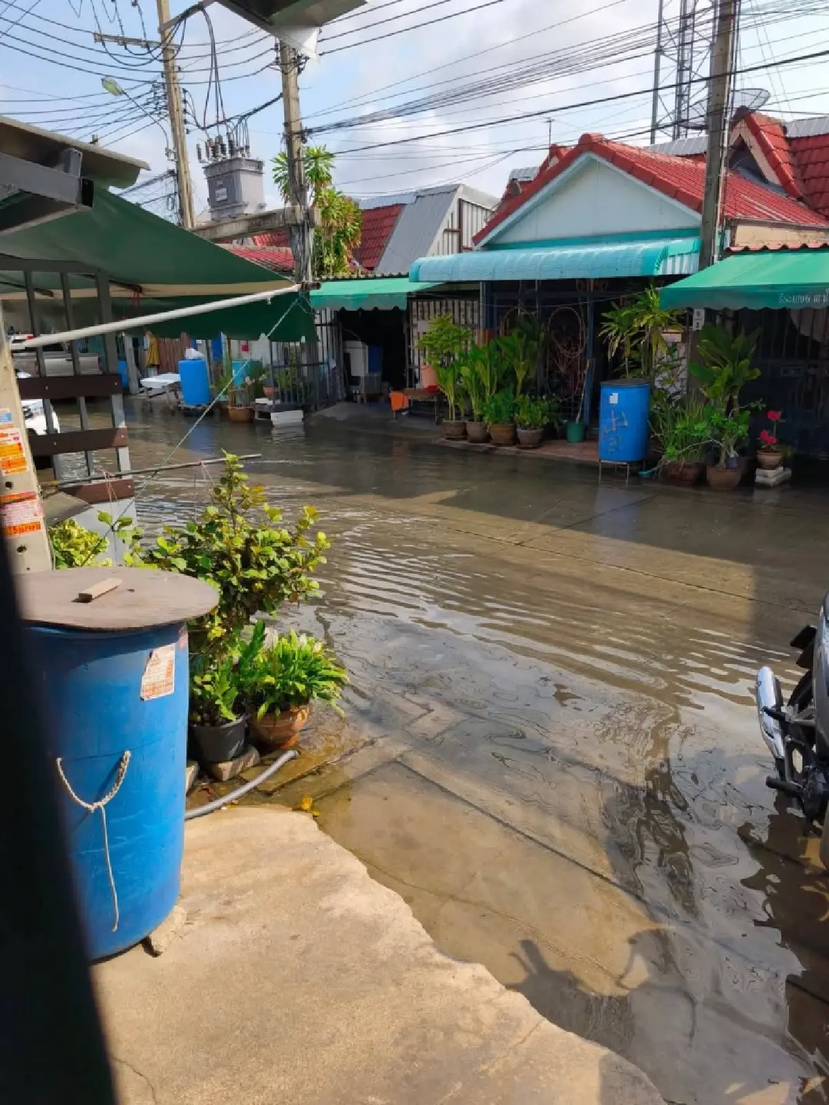 น้ำขึ้นอีก น้ำทะเลหนุนสูงสมุทรปราการ น้ำท่วมแล้ว ซอยกระทิงเเดง