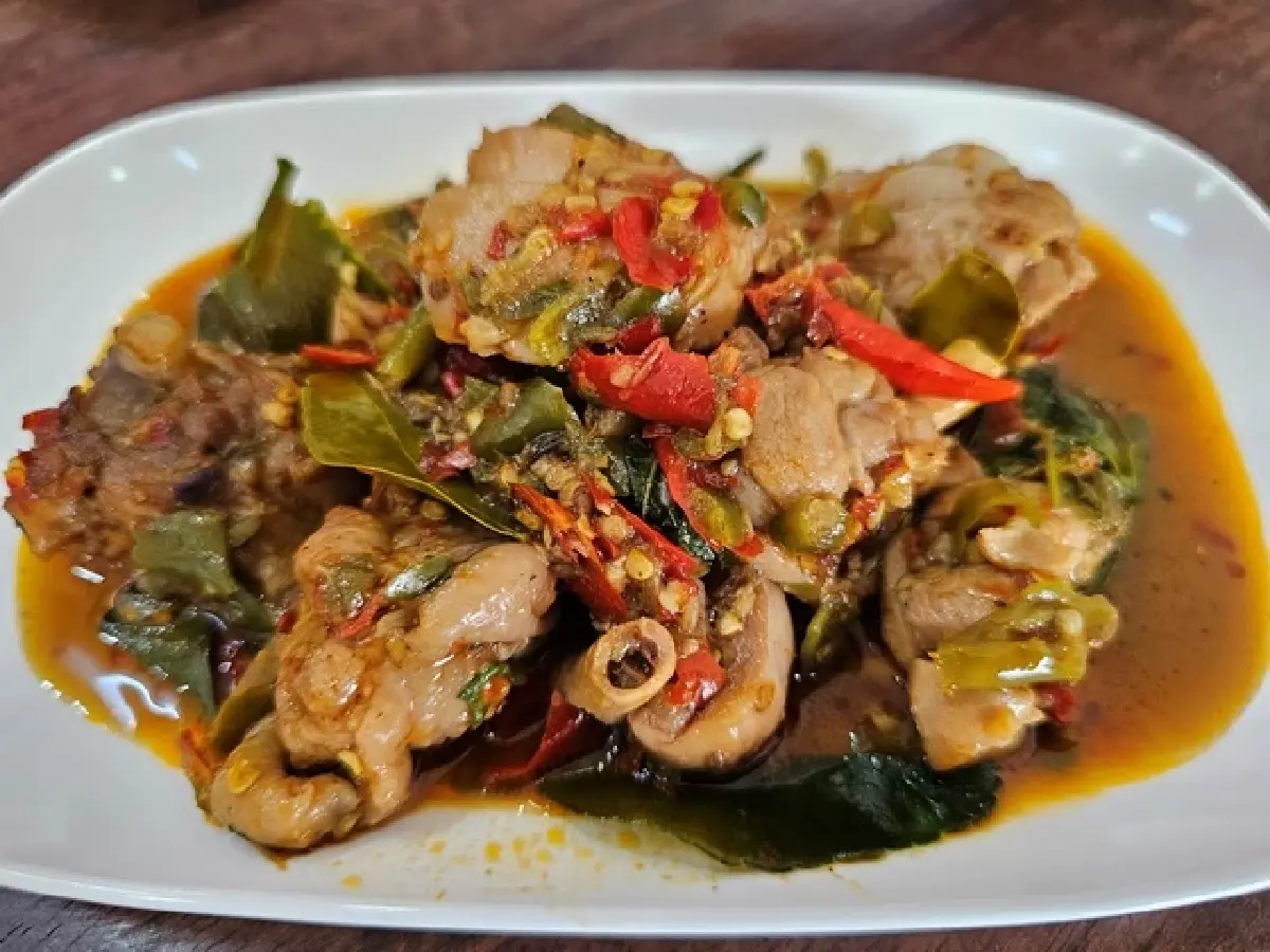 ‘ร้านตั้งใจเผ็ด’ ข้าวแกงเงินล้าน ป๋าชาญ พิจิตร อร่อย ไม่เหมือนใคร