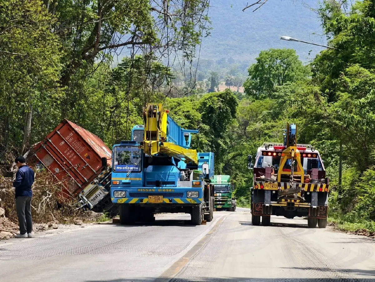 ปิดถนน ทางหลวง 348 สระแก้ว ขาขึ้นขาลง อ.ตาพระยา อุบัติเหตุรถคว่ำ