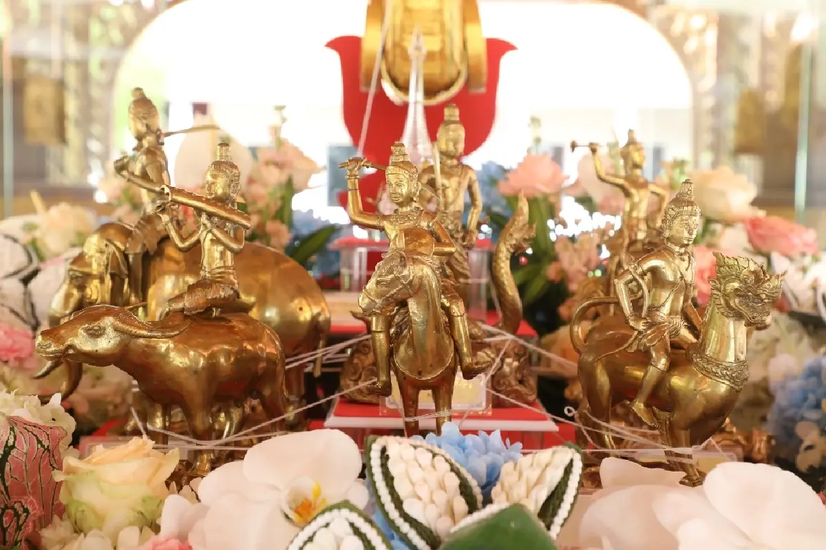 สรงน้ำพระธาตุ  เทวดานพเคราะห์ ประเพณีสงกรานต์ 2568 ขึ้นปีใหม่ไทย