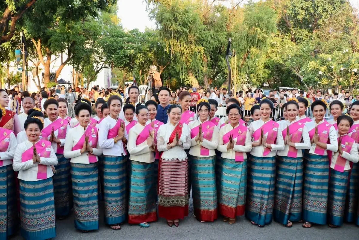 'มาดามหยก' ปลื้ม 'ฟ้อนเล็บล้านนา'ทุบสถิติโลก  ลงกินเนสส์บุ๊ก