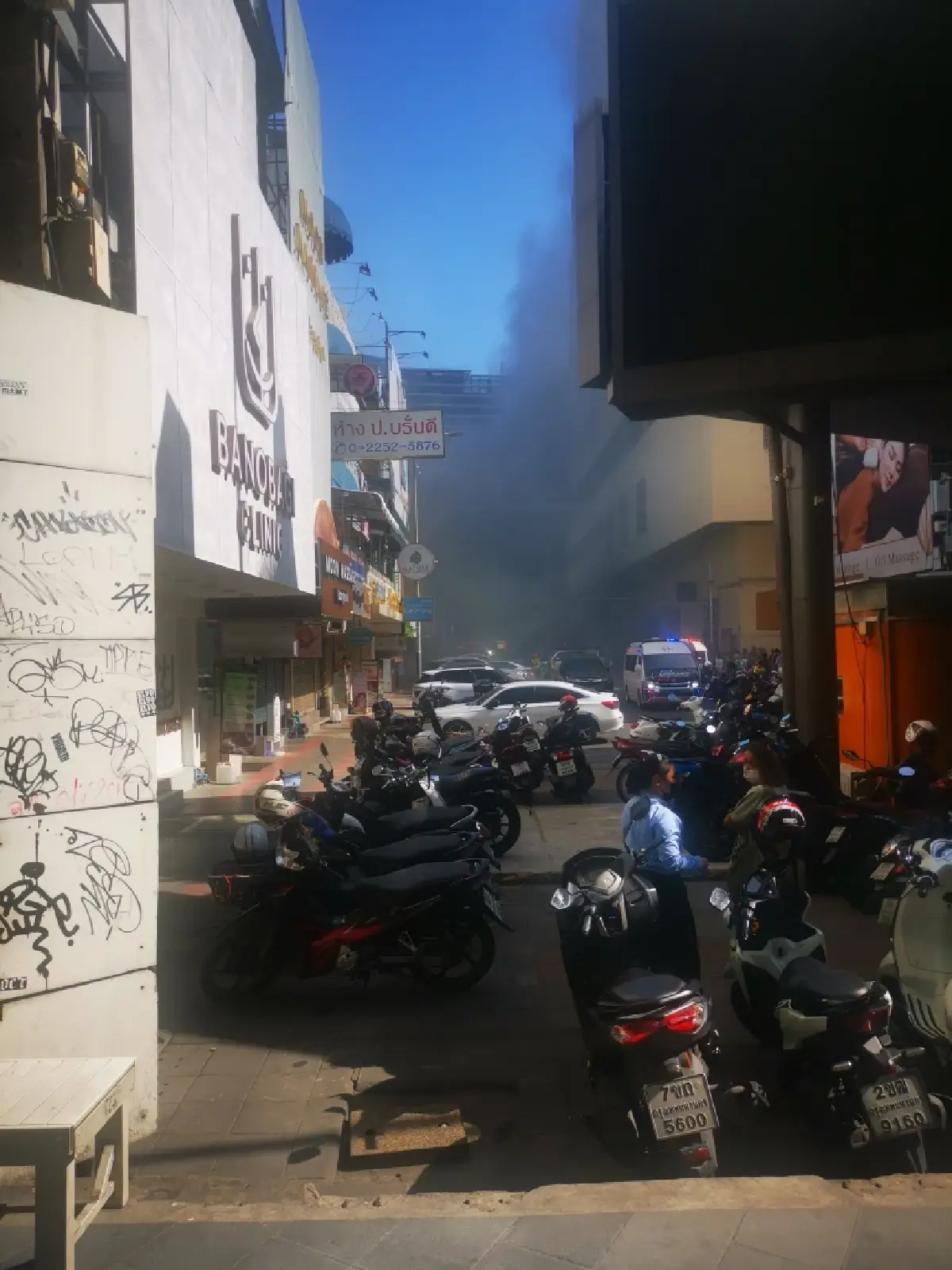 ไฟไหม้ สยามสแควร์ ซอย 6 เกิดเหตุเพลิงไหม้ อาคารพาณิชย์ 4 ชั้น