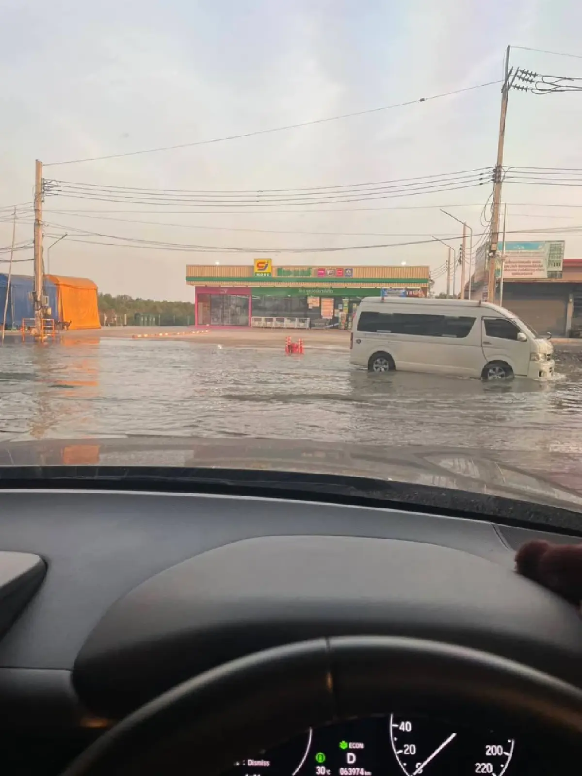 น้ำขึ้นอีก น้ำทะเลหนุนสูงสมุทรปราการ น้ำท่วมแล้ว ซอยกระทิงเเดง