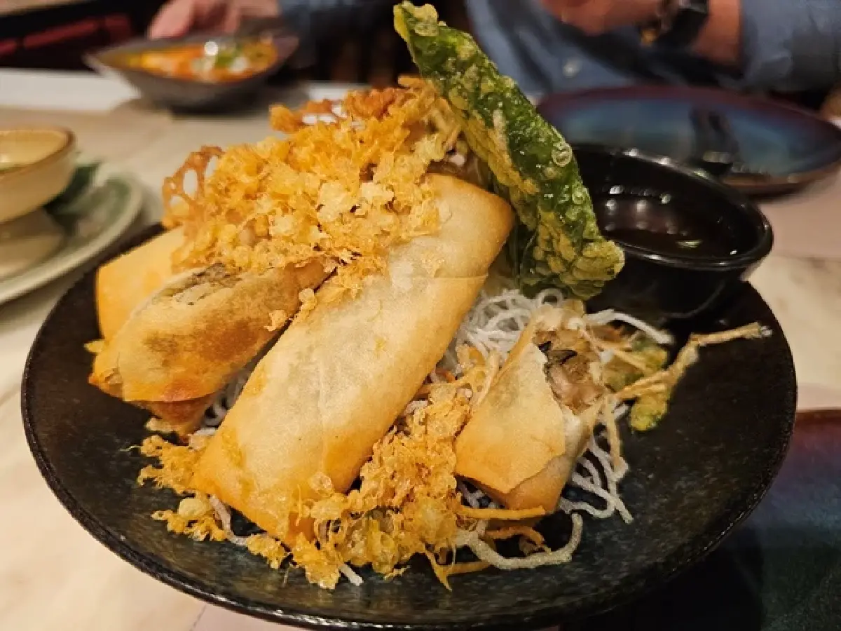 ‘ข้าวแช่’ ตำรับชาววัง สูตร กว่า 30 ปี  โดย ‘เชฟวรินธร สัมฤทธิ์ผล’