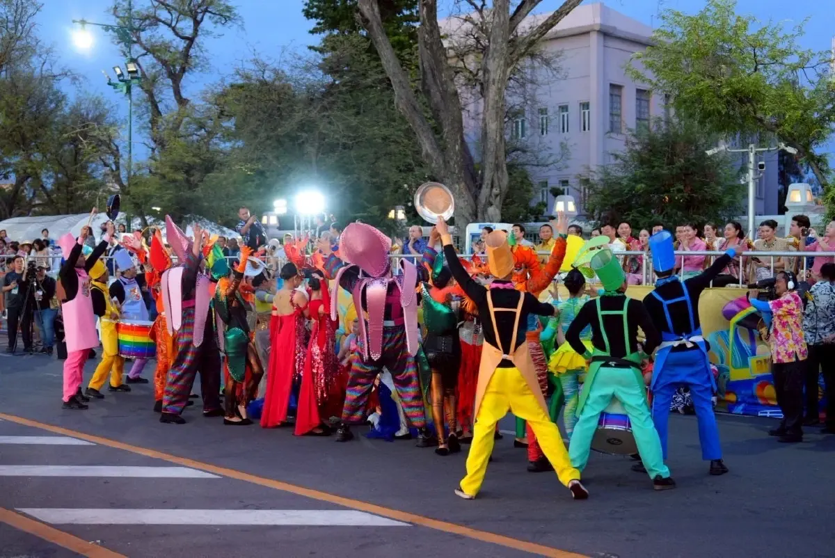 ‘แพทองธาร’ เปิดงาน ‘มหาสงกรานต์ 2568’ ท้องสนามหลวง หนุนมรดกไทยสู่ World Event