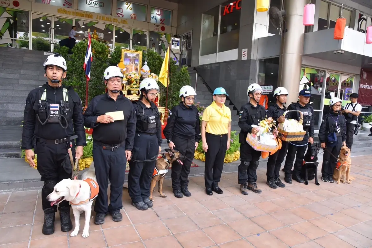 ‘ในหลวง-ราชินี’ พระราชทานเงิน-สิ่งของ บำรุงขวัญกำลังใจ ทีมK9
