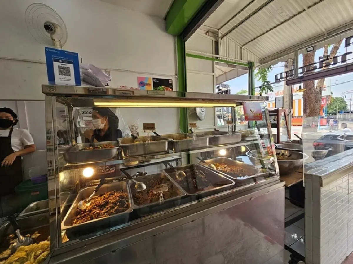 ‘ร้านตั้งใจเผ็ด’ ข้าวแกงเงินล้าน ป๋าชาญ พิจิตร อร่อย ไม่เหมือนใคร