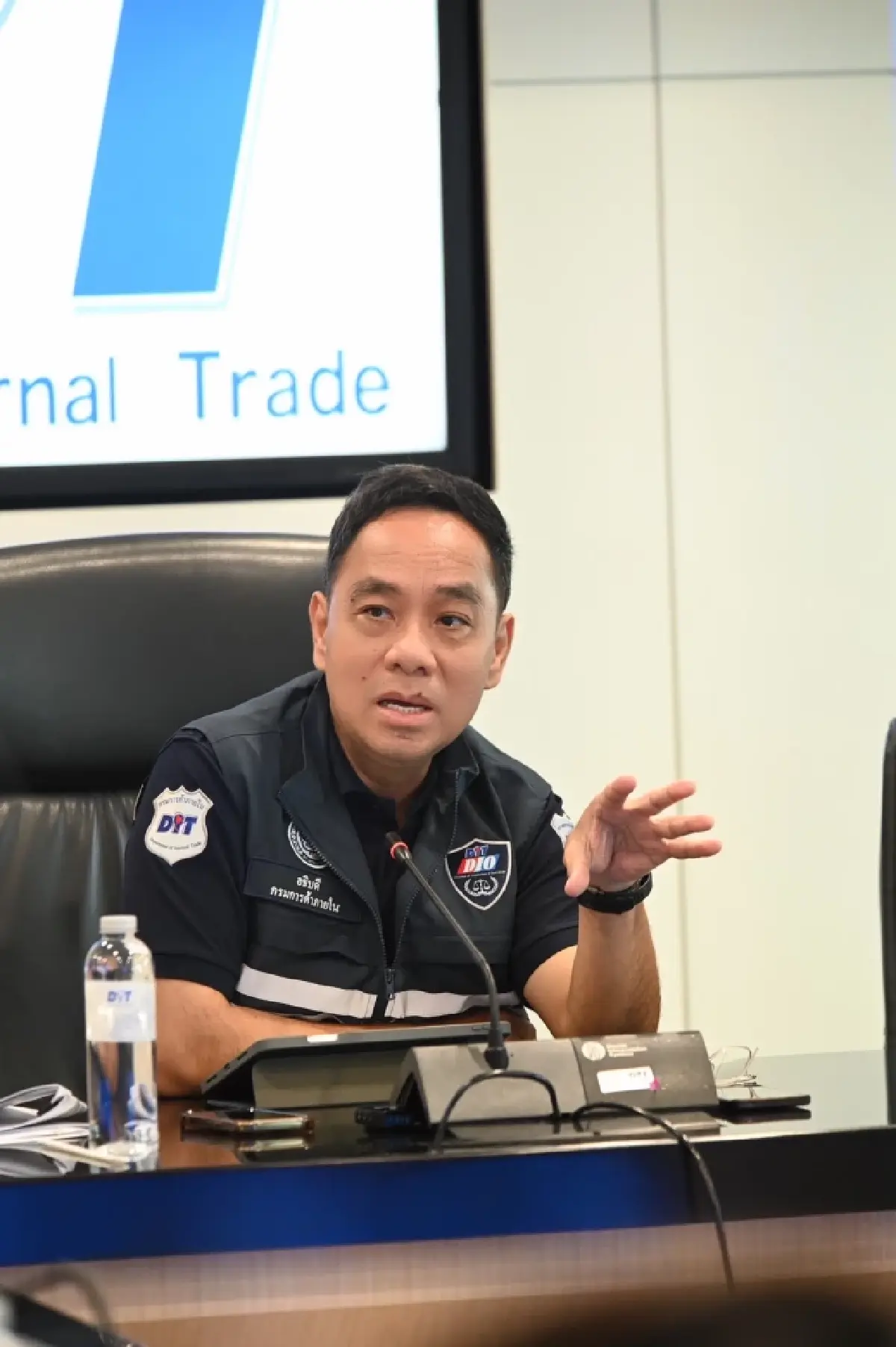 กรมการค้าภายใน เผยหมูโตช้า จากอากาศร้อนทำปริมาณหมูในตลาดลดลง ขอความร่วมมือผู้ค้าตรึงราคาหมู